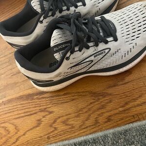 Brooks Glycerin Men's Athletic Shoes - White and Black